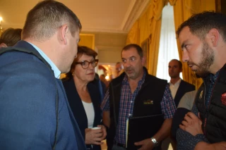 Annie Genevard : « L'objectif est l'éradication de la maladie »