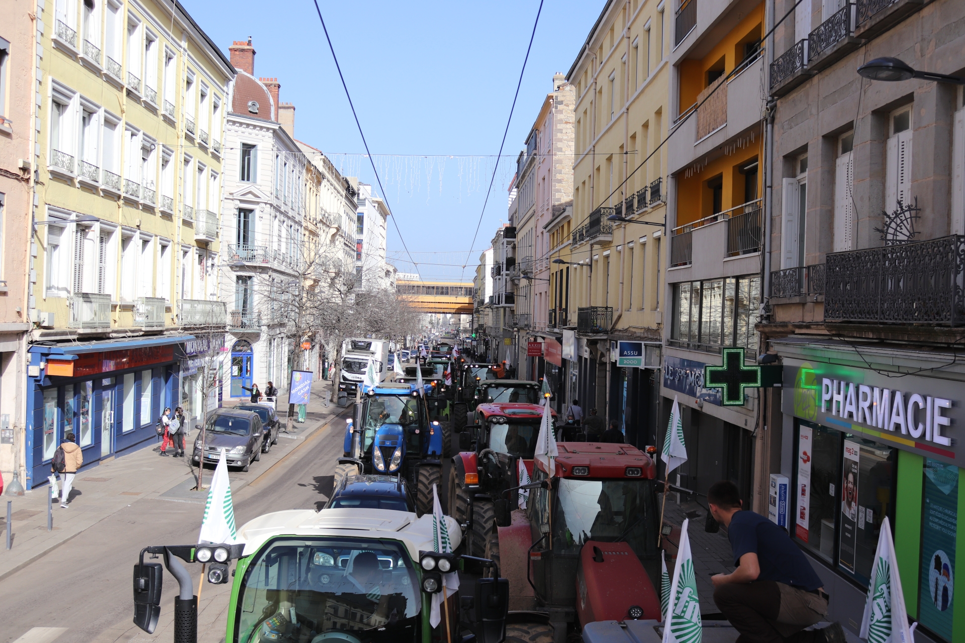 Tracteurs sur voie de tram à Saint-Etienne