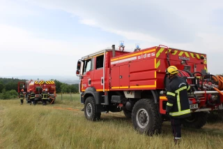 Le château d’Essalois cerné par les flammes