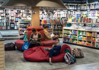 « Un rôle de passeurs de livres, de textes, mais aussi d’idées »