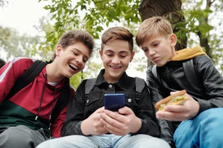 Bien choisir le premier smartphone (et le forfait) de son enfant