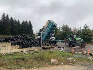 203 exploitations foréziennes ont participé à la collecte, soit environ 2 000 tonnes de pneus. 