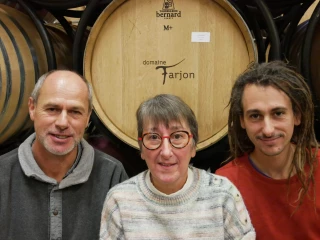 Prendre le temps de déguster du vin au domaine Farjon 