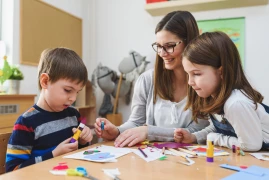 Garde d'enfants dans la Loire : pourquoi les familles peinent à trouver des solutions